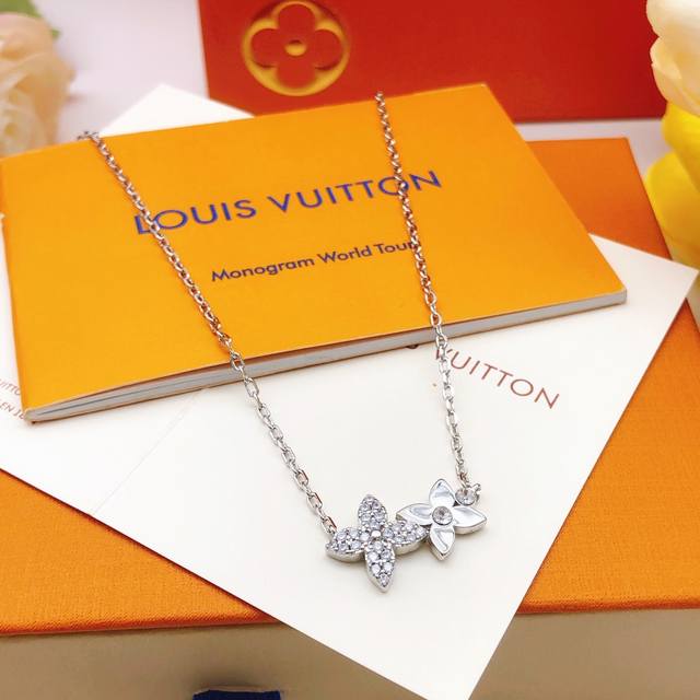 Code Lxl0102 Lv* Latest Silver Flower Necklace, Zp Brass Material