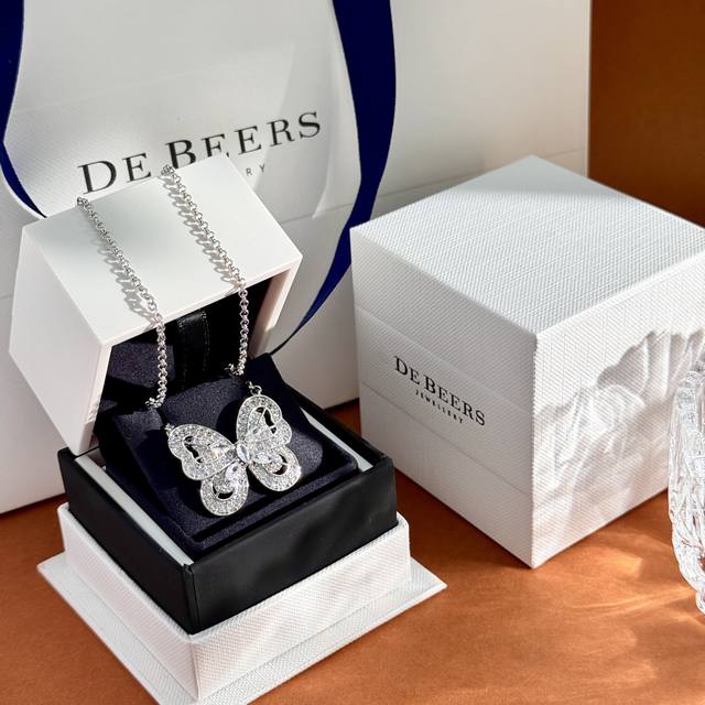 Necklace: De Beers Popular Fashion Necklace, Same Style As Worn By Celebrity Blo