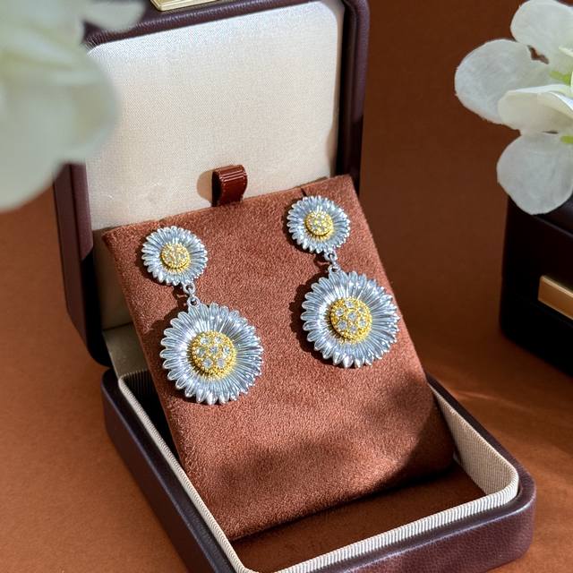Daisy Series Ear Studs, Double Flower, Unbranded, Bvlgari-Inspired Retro Elegant