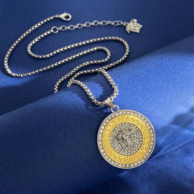 Versace European And American Fashion Exaggerated Gold And Silver-Colored Large