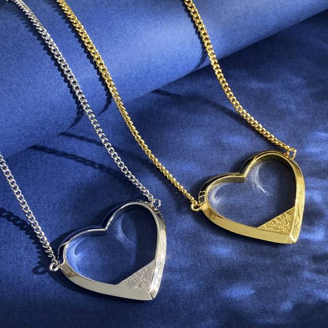 Prada European And American Exaggerated Fashion Metal Polished Hollow Heart-Shap