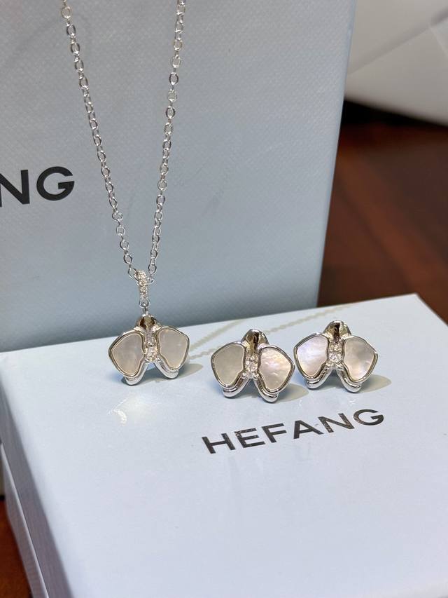 New Arrival Hefang Moonlight Orchid Necklace And Ear Studs