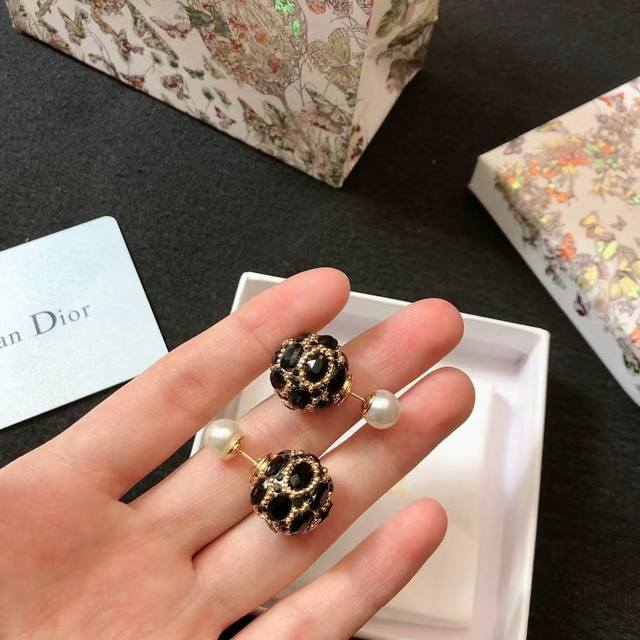 New Arrival Dior Cd Pearl Earrings! Mini Cd Letters, Delicate And Elegant, Under