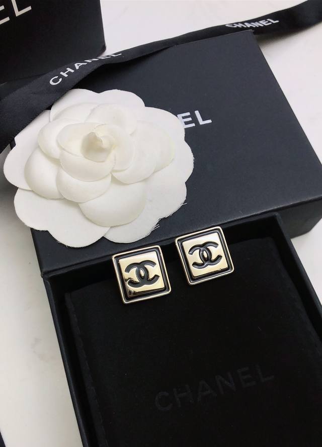 Chanel Small Chanel Letter Fringe Stud Earrings! Best-Selling Style, 1:1 Replica