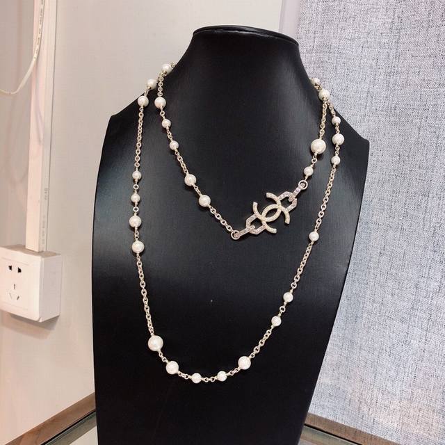 In Stock Chanel Four-Season Versatile Luxury Pearl Long Chain Sweater Chain Auth