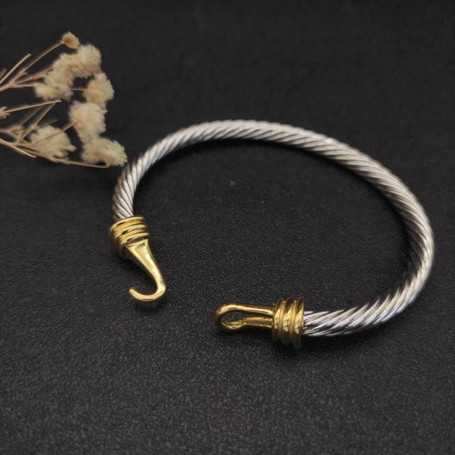 David Yurman 5Mm Gold Hook-Head Bracelet. Recommended Wrist Circumference: 15-19