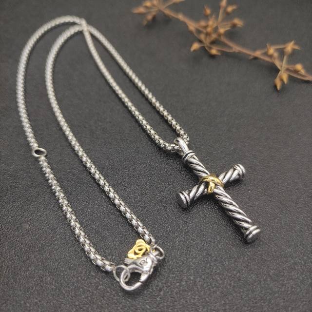 David Yurman X-Shaped Two-Tone Cross Necklace. Chain Thickness: 3Mm, Length: 50+