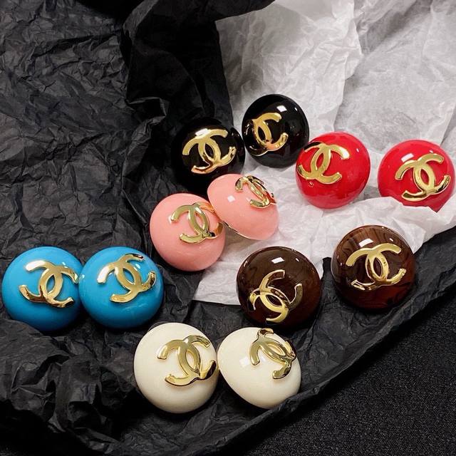 Chanel-Style Colorful Earrings Popular Among Fashion Influencers On Xiaohongshu,