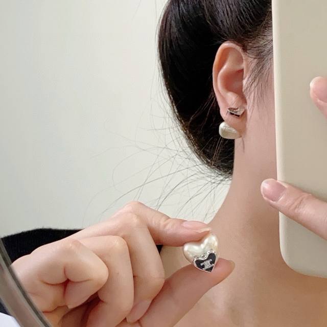 Xiaohongshu Recommended Latest Bestseller Celine Triumph Arch Heart-Shaped Earri