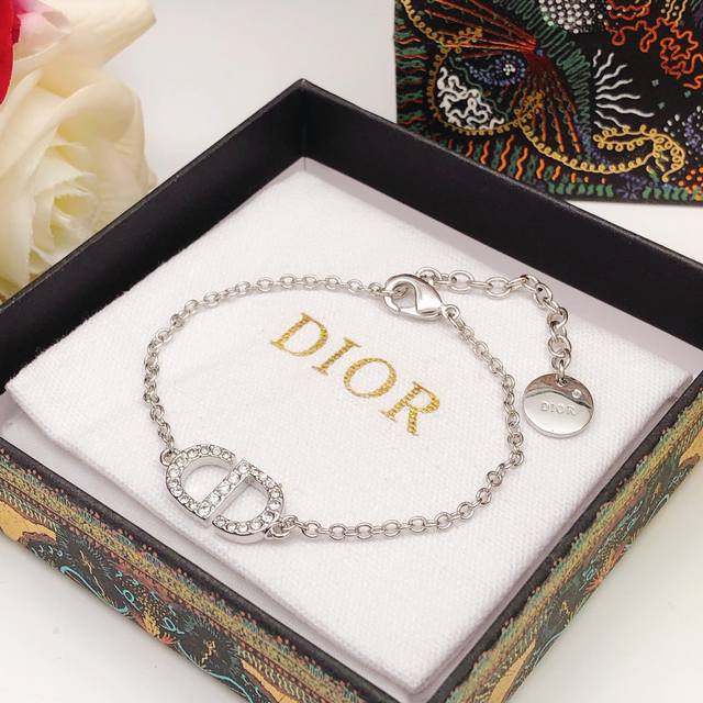 Code Dsl0131 Dio* Latest Mini Silver Bracelet, Consistent Zp Brass Material