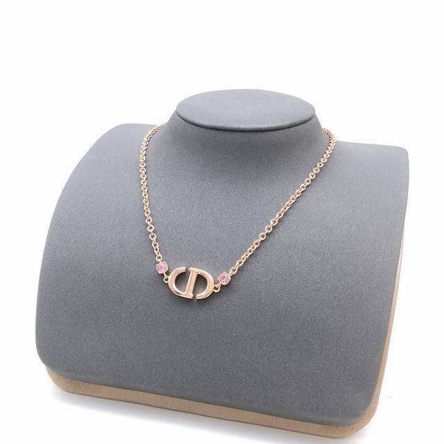 Code Dxl0189 Dio* Latest Rose Gold Pig Nose Necklace, Matching Zp Brass Material