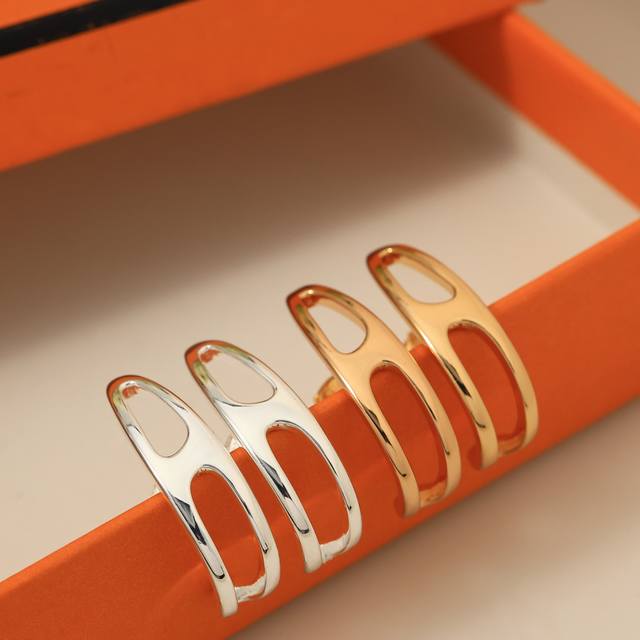 Herm S Diamond-Free Earrings, Gold-Plated Material, 925 Silver Pins, Hypoallerge