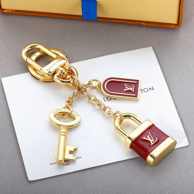 Donkey House New Arrival Multi-Element Keyring Pendant Red Resin Lock Keyring Wi