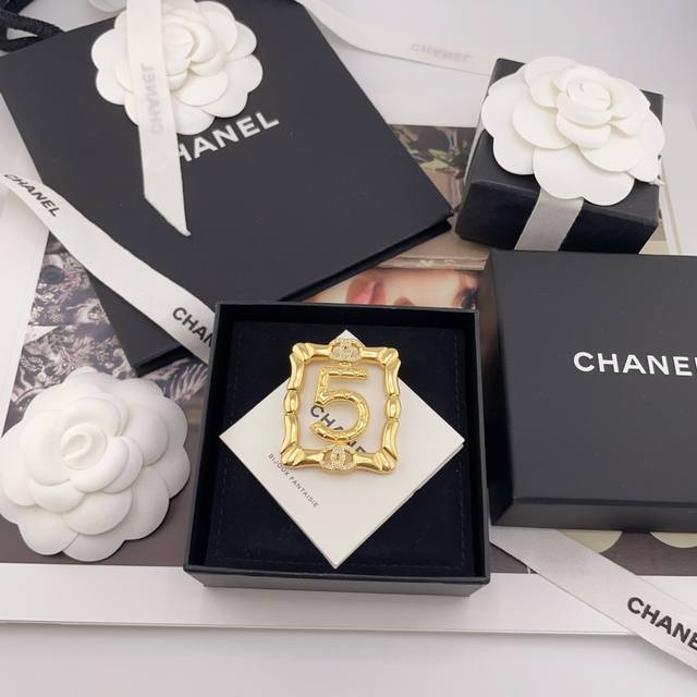 High-Quality, Details As Shown In The Photo. 0950110 Chanel Retro-Style 5-Charac