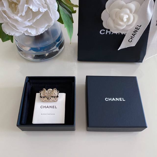 High-Quality, Details As Shown. 0950110 Fragrant Black Lace-Edged Handbag Brooch