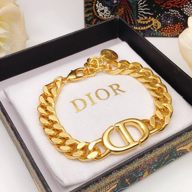 Code Dsl0135 Dio* Latest Pig Nose Bracelet, Consistent Zp Brass Material
