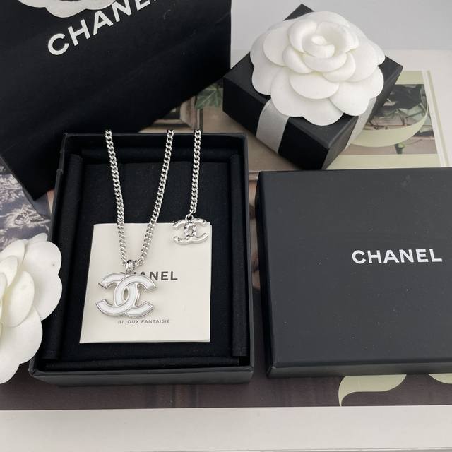 Our Product: Fragrant White Enamel Silver C Necklace Z 4700, Bulk Orders Availab
