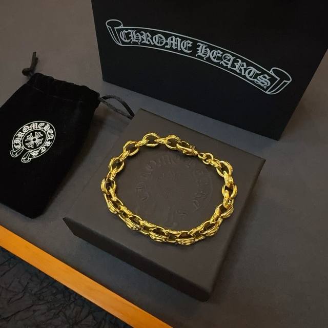 New Arrival, Store-Quality Chrome Hearts Cross Heart Gold-Colored Cross Bracelet