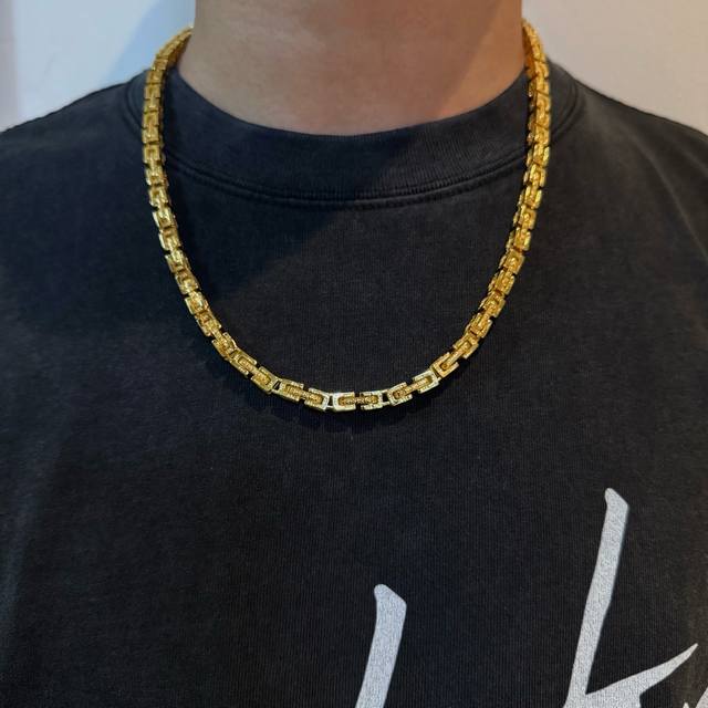 Xie Tingfeng's Signature Necklace, Boutique Quality. Chrome Hearts Classic Retro