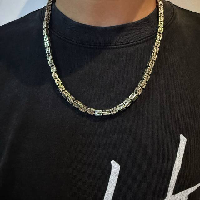 Xie Tingfeng's Signature Necklace, Boutique Quality. Chrome Hearts Classic Retro