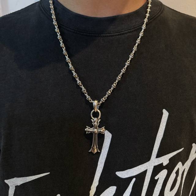 Xie Tingfeng's Signature Necklace, Popular On Douyin, Kuaishou, Instagram, And X