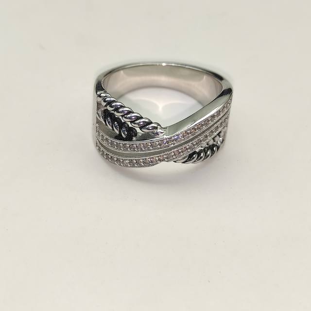 New Arrival. David Yurman Double Twisted Wire Double Diamond Cross Ring. Size: U