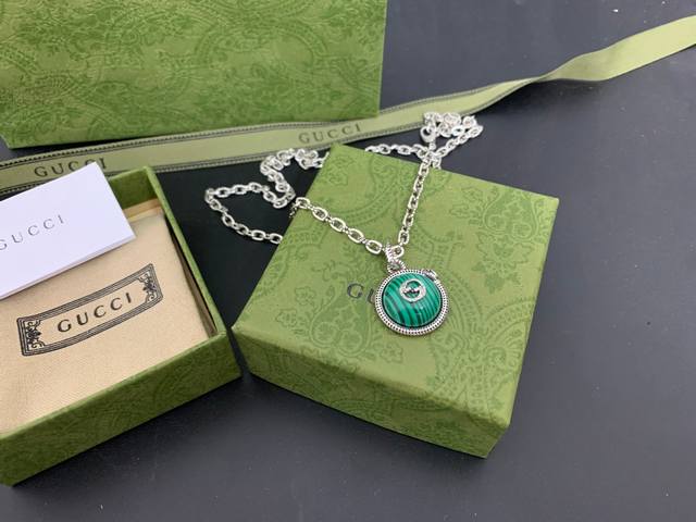 In Stock Gucci Double G Logo Snake-Shaped Malachite Necklace, Simple And Elegant