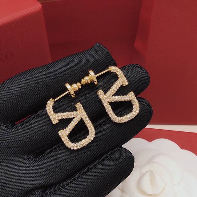 Code Ved0002 Valentino V-Shaped Diamond-Studded Earrings