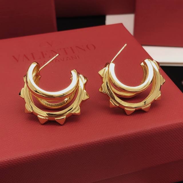 Code Ved0163 Valentino Metal Earrings With Hooks - A Must-Have Fashion Accessory