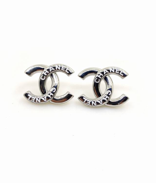 Chanel's Latest White Gold White Letter Ear Studs, Consistent With Zp Brass Mate