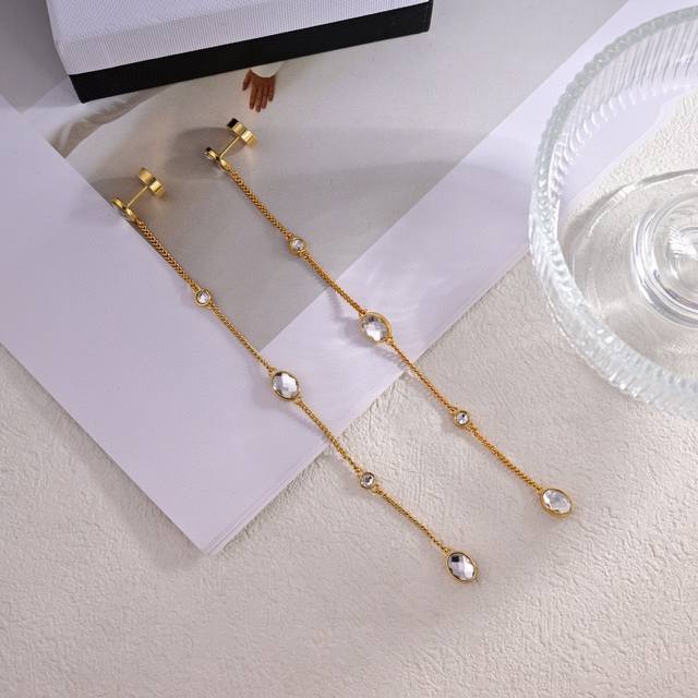 Miu Miu Letter Ear Studs And Earrings, Elegant And Sophisticated Design, Engrave