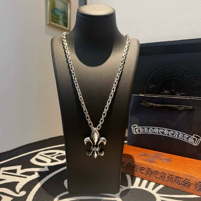 New Arrival, Counter Quality Chrome Hearts Classic Retro Cross Necklace With Boy