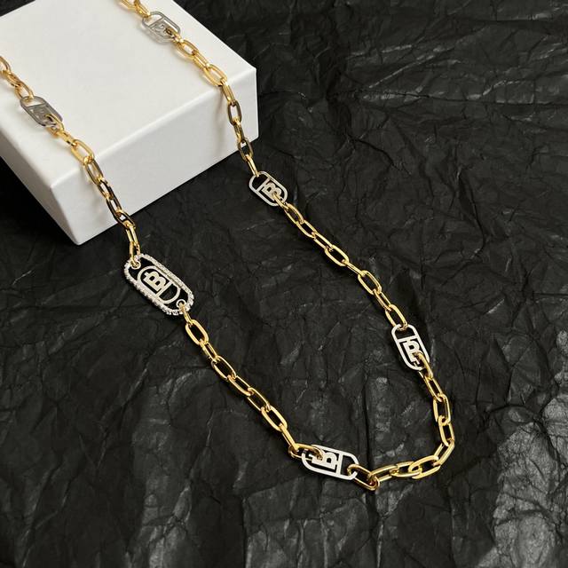 Burberry Necklace, Adorned With The Brand's Signature Pattern Inspired By Founde