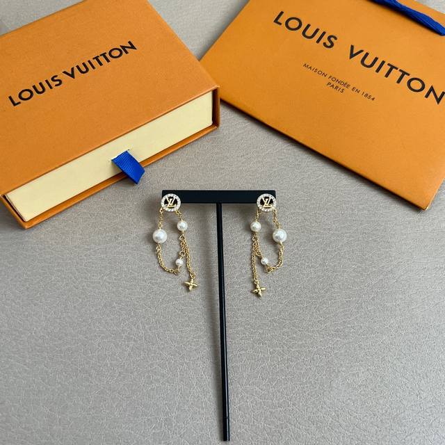 New Authentic Louis Vuitton Ear Studs, Louis Vuitton, Authentic Store Quality, H