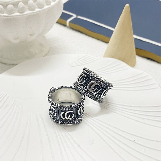 Gucci Silver Double G Classic Snake Couple Ring: Vintage-Style, Closed-Ended, Si