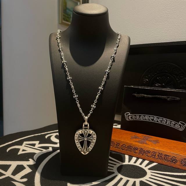 New Arrival, Counter Quality Chrome Hearts Classic Retro Cross Flower Necklace W