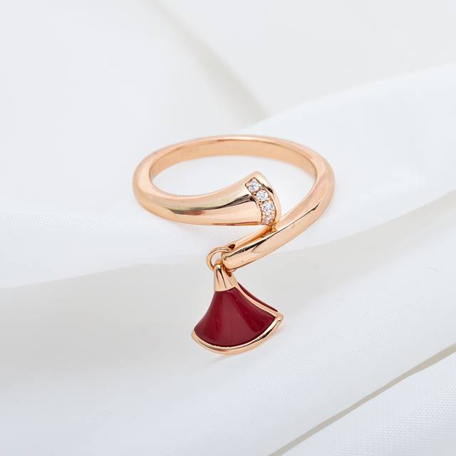 Price: 678 Usd Divas' Dream Series Rose Gold Ring We Call It The Skirt Hem Ring