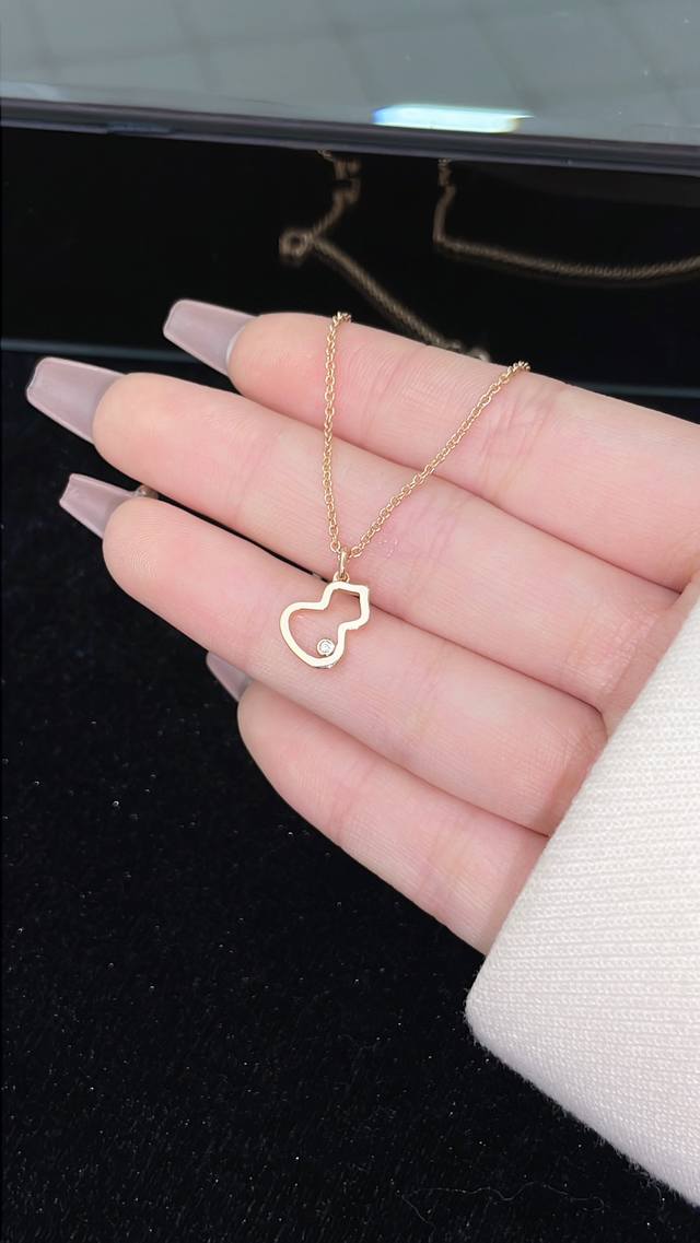 New Wulu Series Rose Gold Necklace With A Single Diamond Rose Gold Small Gourd.