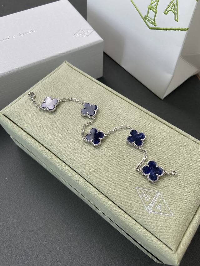 The Five-Flower Bracelet Has Always Been A Favorite Among Beauty Enthusiasts. Th