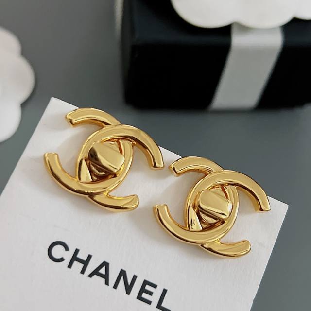 High-Quality, Details As Shown. Vintage-Style Button Ear Studs! Highly Recommend