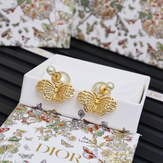 Dior Christmas New Arrival Butterfly Pearl Earrings, The Butterfly That Catches