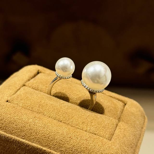 A5985 Popular Mikimoto Double Pearl Open Ring. A Super Popular Versatile Style L