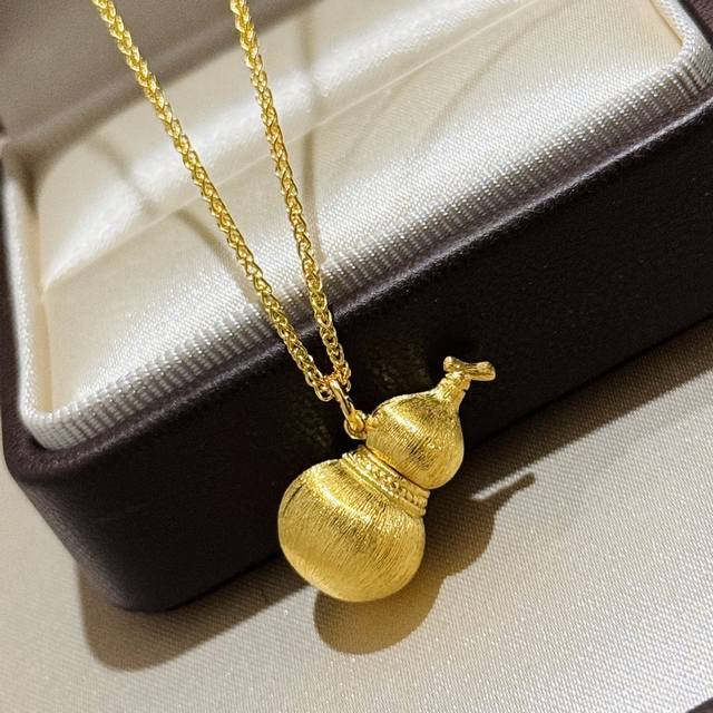 A5987 Traditional Gold Craftsmanship, Brushed Gourd Necklace. The Gourd Has Trad