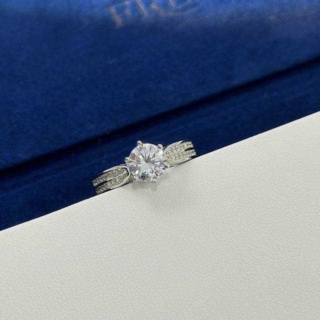 B539 T-Brand Star Queen 2-Carat Ring, Classic Design, Extremely Versatile Weddin