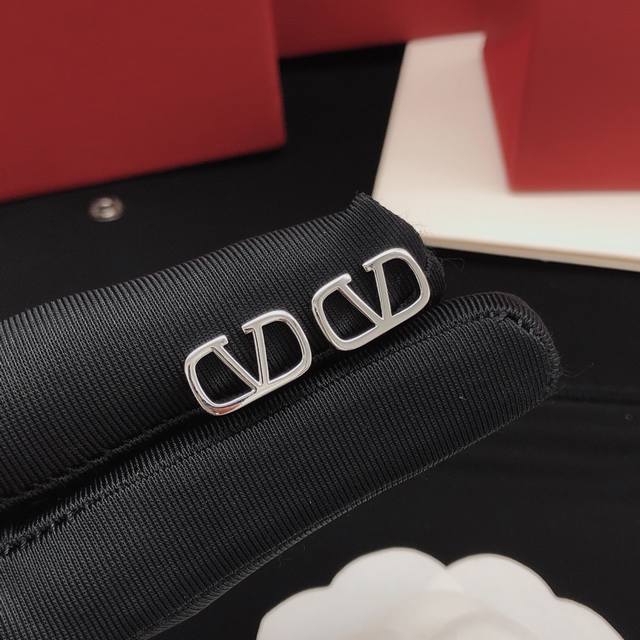 Code Ved0031 Valentino Mini Silver Ear Studs