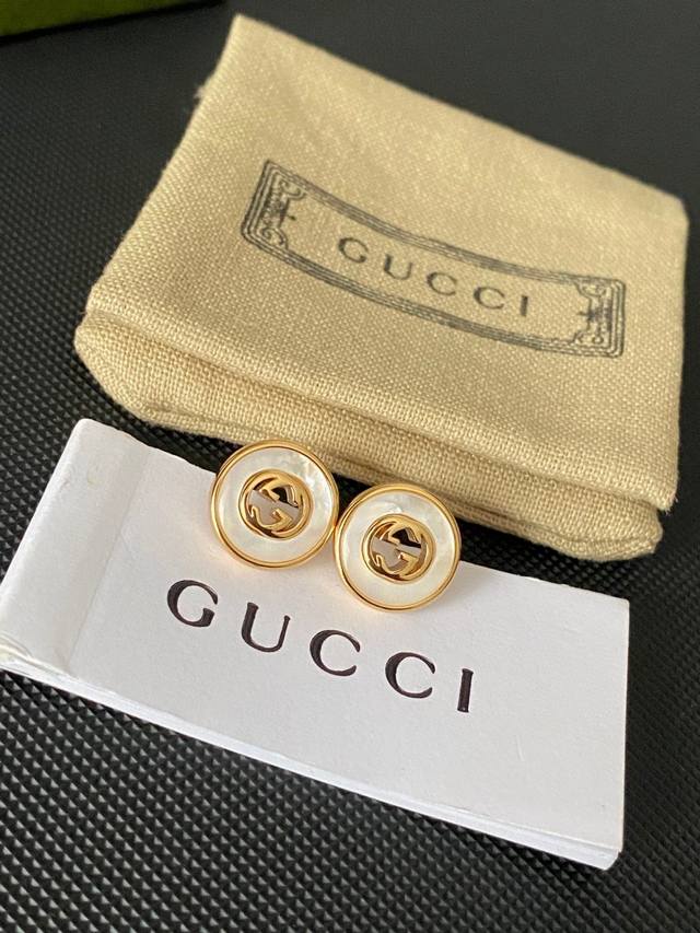 New Arrival Gucci White Pearl Ring Letter Ear Studs Simple And Versatile, Low-Ke
