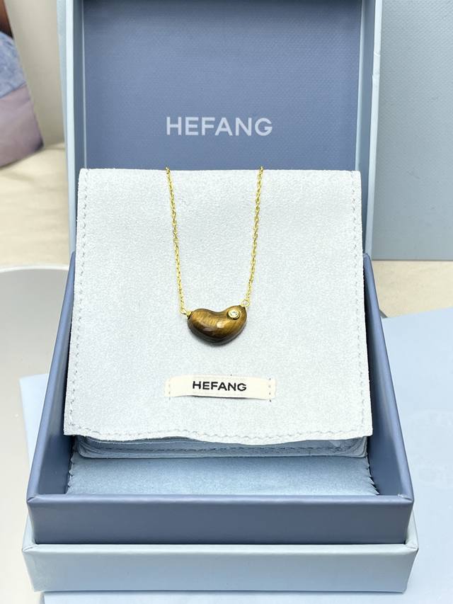 New Arrival Hefang Coco Brown Sweetheart Bean Necklace.