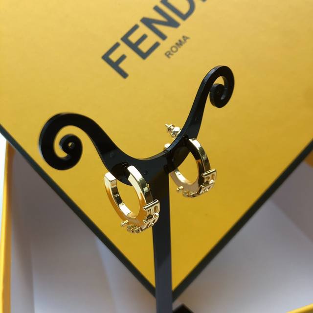 New Fendi Logo Ear Studs, High-End Customization, Best-Selling New Arrival, Simp
