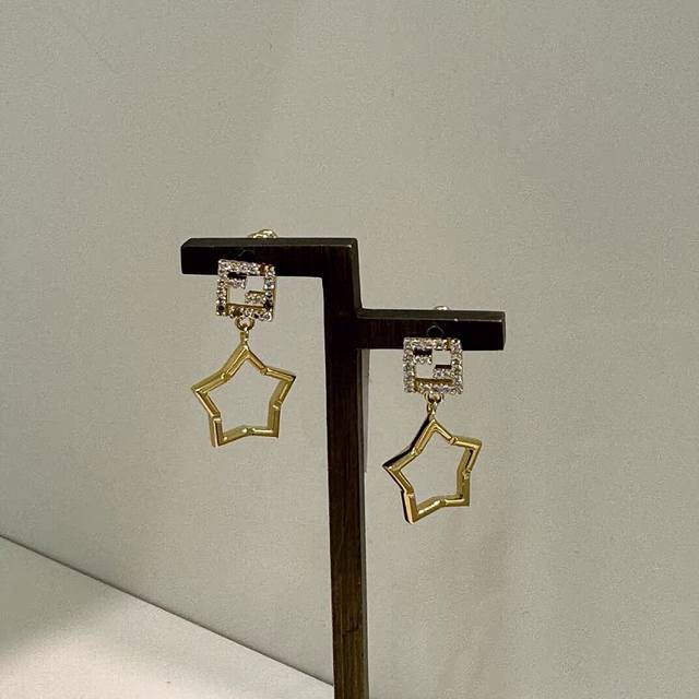 New Fendi Logo Earrings, High-End Custom-Made, Best-Selling New Style, Simple An