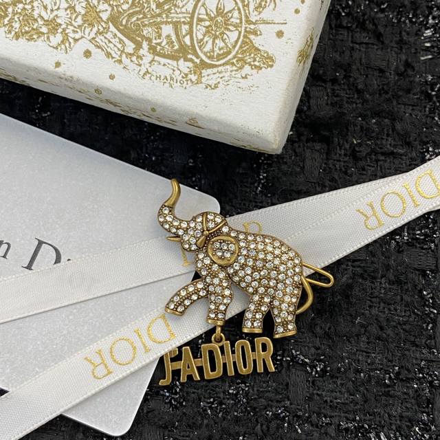 Code Ga193 Dior Classic Best-Selling Elephant Hairpin. The Metal Texture Is Supe